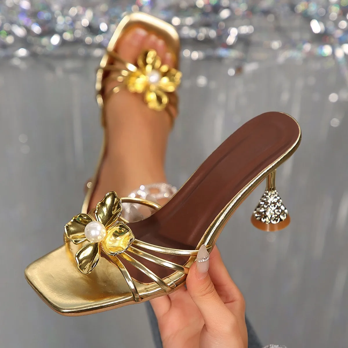 Vintage Fashion Girl - Vintage Metal Flower Crystal Cone Heel