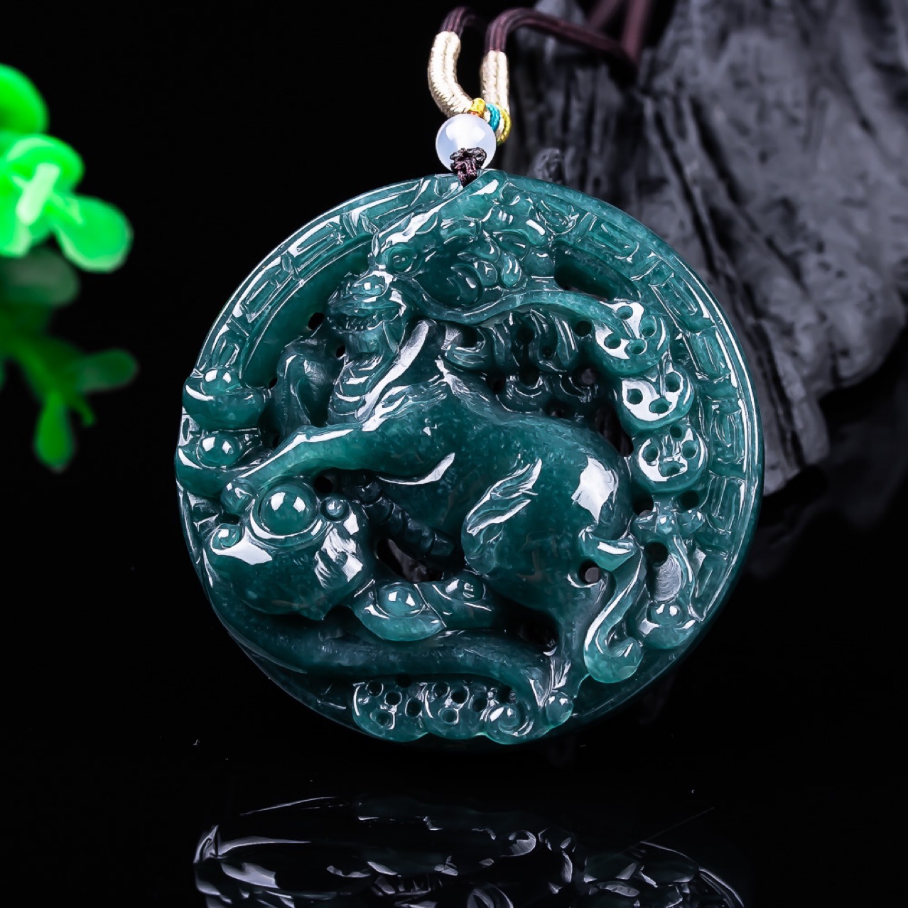 Burmese Jadeite Dragon Pendant - Vintage Fashion Luxury recension och pris