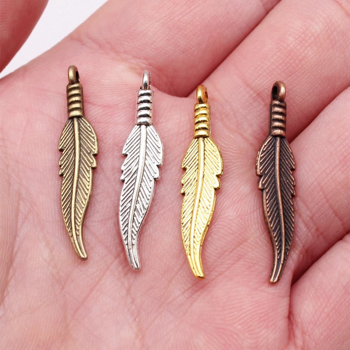 Hollow Feather Charm Leaf Char - Vintage Fashion Theme recension och pris