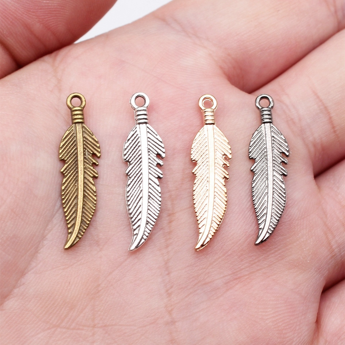 Hollow Feather Charm Leaf Char - Vintage Fashion Theme recension och pris