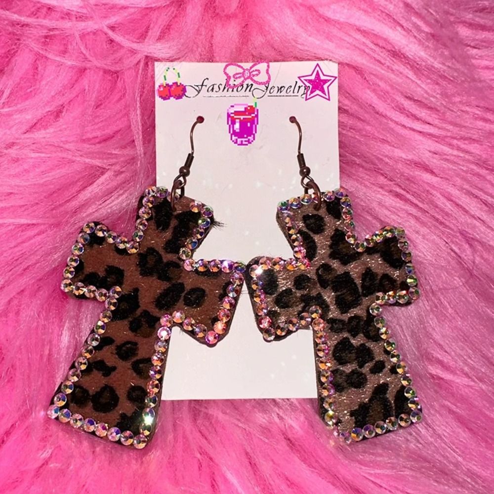 Trendy Y2K Shiny Crystal Cross - Vintage Fashion Illustrations recension och pris