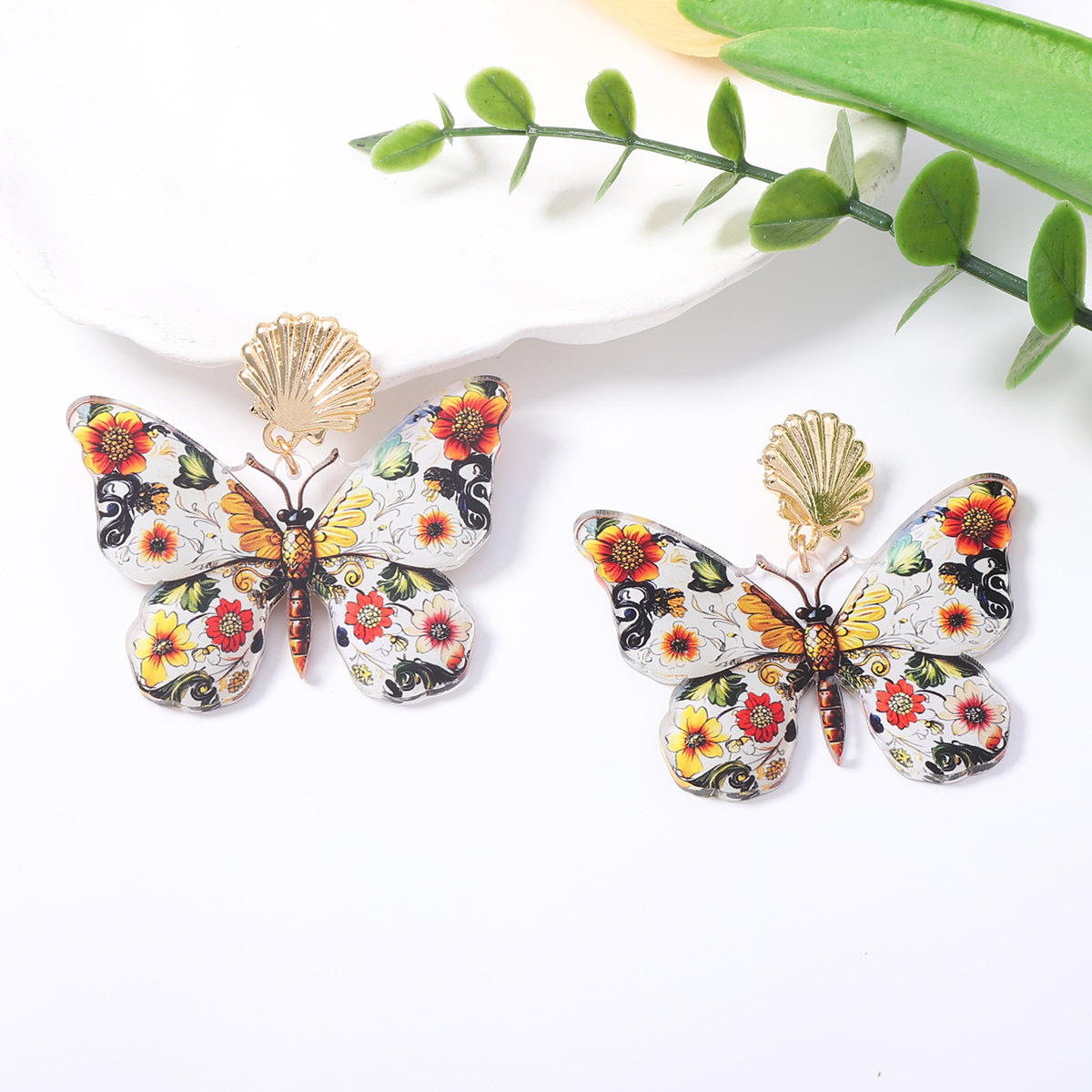 Vintage Colorful Butterfly Dan - Vintage Fashion Illustrations recension och pris